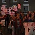 Studenten Cambridge protesteren tegen Strauss-Kahn